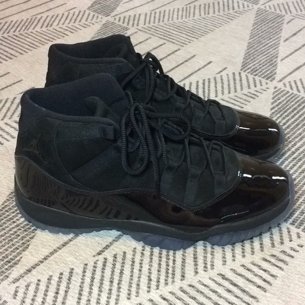 Air Jordan 11 Retro Cap and Gown